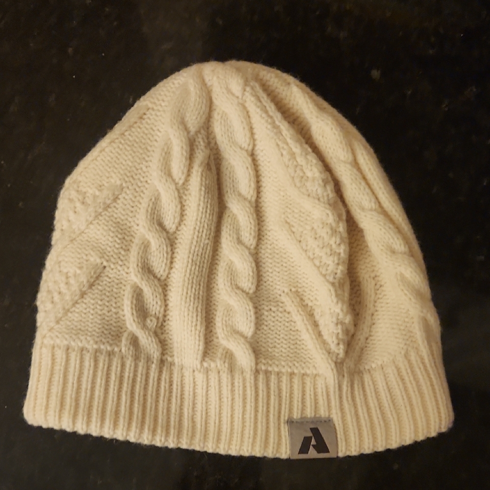 Eddie Bauer Cream Cable Knit Hat